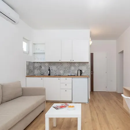 Magnolia Center 2 * Макарска