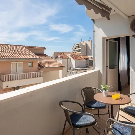 Magnolia Center 2 Макарска