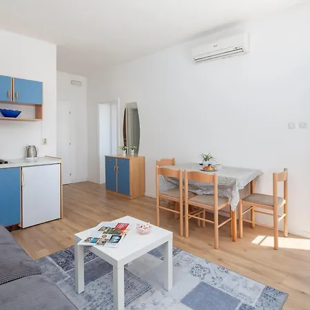 Magnolia Center 2 * Макарска