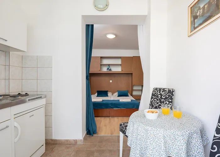 Magnolia Center 2 마카르스카