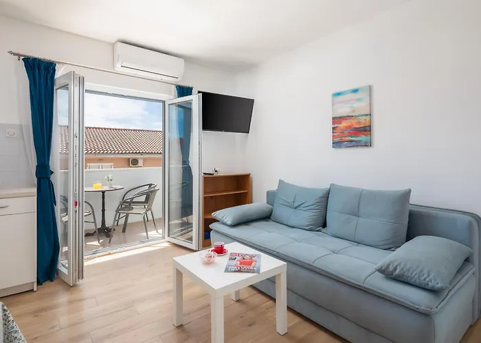 Magnolia Center 2 마카르스카